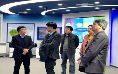 合肥數(shù)據(jù)資源局陳睿局長(zhǎng)一行蒞臨泰豪參觀考察