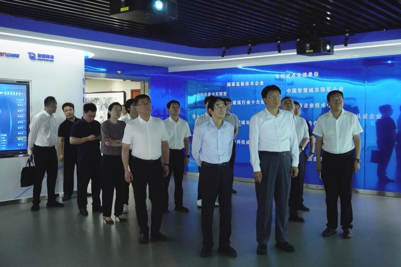 南昌市委副書(shū)記、市長(zhǎng)高世文調(diào)研泰豪—以AI賦能韌性城市建設(shè)情況